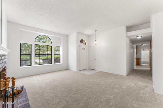 38027 Raintree Lane, Palmdale, CA 93552