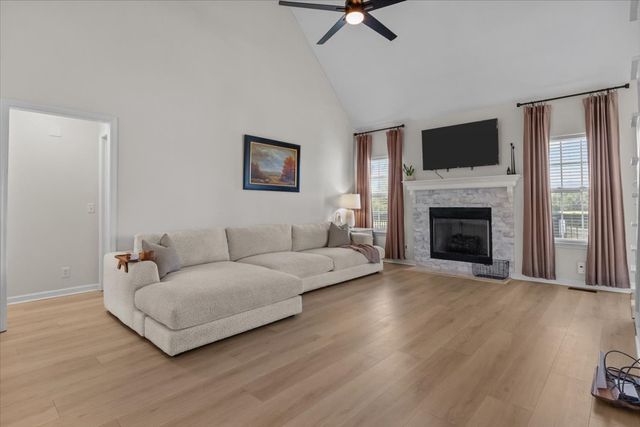 500 Fawn Ct, Burns, TN 37029