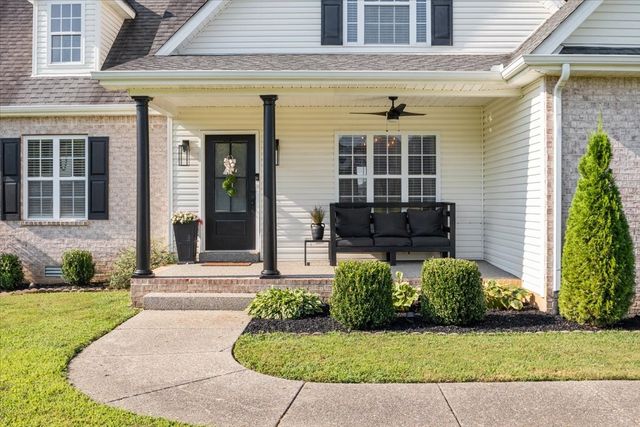 500 Fawn Ct, Burns, TN 37029