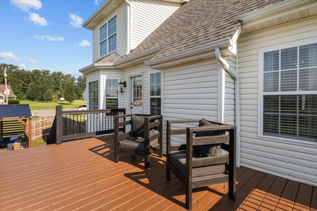 500 Fawn Ct, Burns, TN 37029