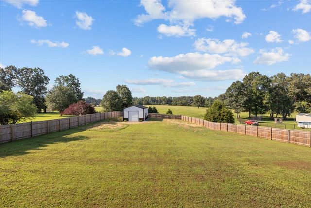 500 Fawn Ct, Burns, TN 37029