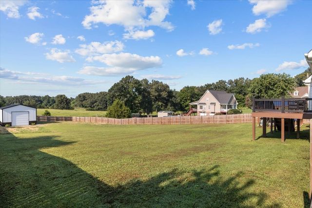 500 Fawn Ct, Burns, TN 37029