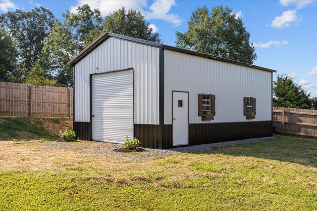 500 Fawn Ct, Burns, TN 37029