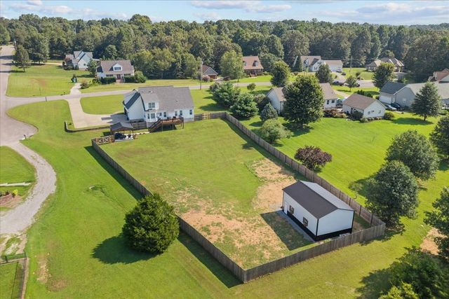 500 Fawn Ct, Burns, TN 37029