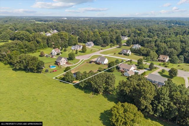 500 Fawn Ct, Burns, TN 37029