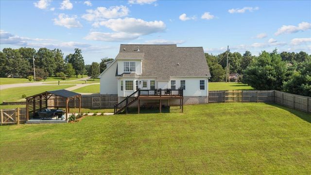 500 Fawn Ct, Burns, TN 37029