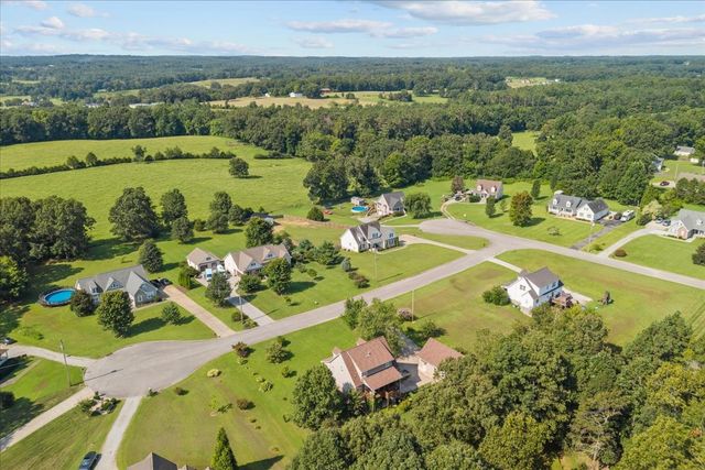 500 Fawn Ct, Burns, TN 37029