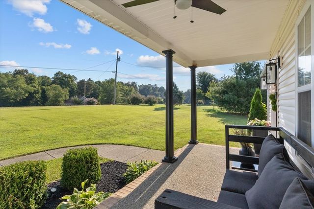 500 Fawn Ct, Burns, TN 37029