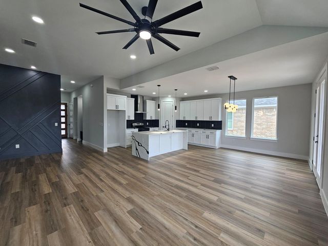 2413 Blue Sky LN, Lockhart, TX 78644