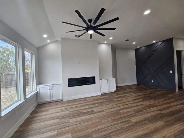 2413 Blue Sky LN, Lockhart, TX 78644