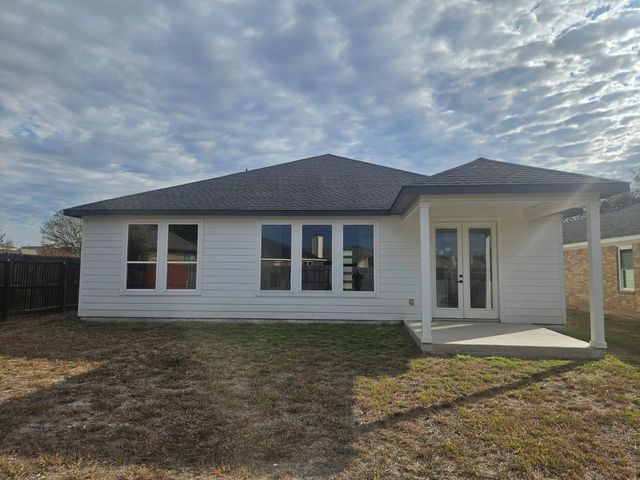 2413 Blue Sky LN, Lockhart, TX 78644