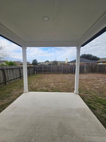2413 Blue Sky LN, Lockhart, TX 78644