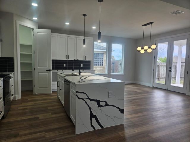 2413 Blue Sky LN, Lockhart, TX 78644