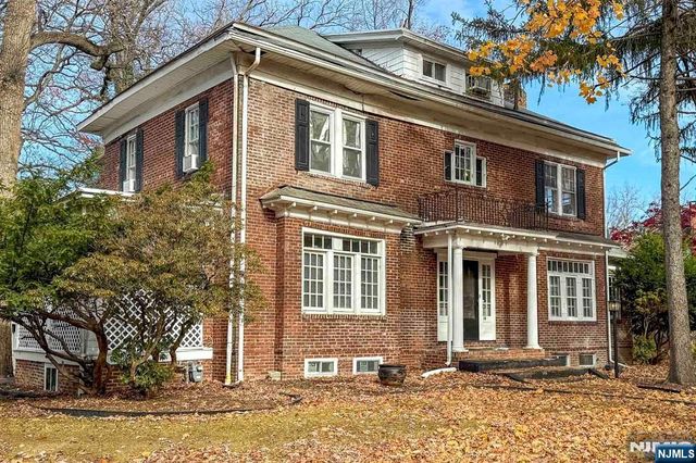 10 Whittier Avenue, Trenton, NJ 08618