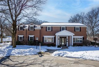 50 Camelot Ct, Churchill Boro, PA 15235