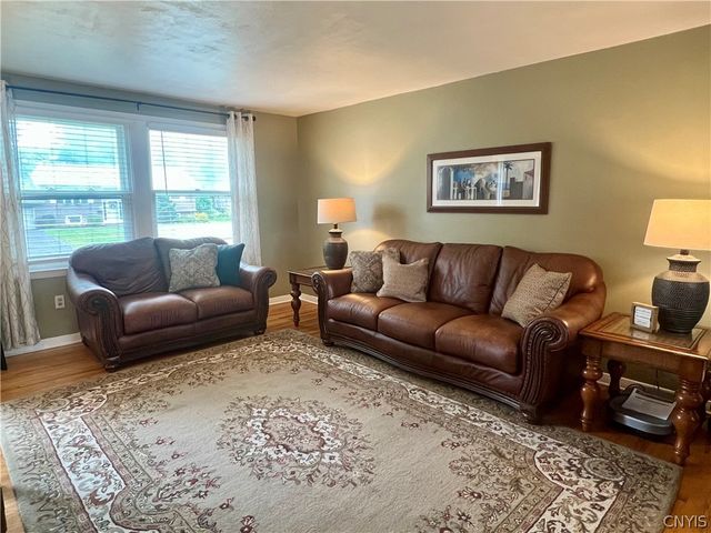 20 Oriole, Clay, NY 13090
