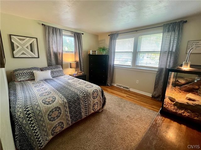 20 Oriole, Clay, NY 13090