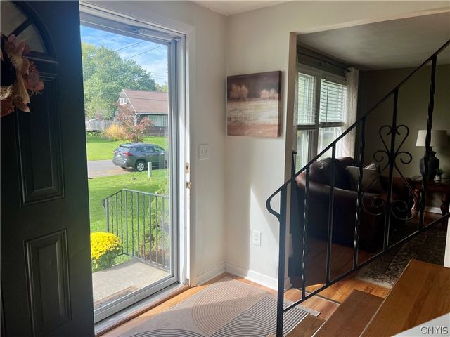 20 Oriole, Clay, NY 13090