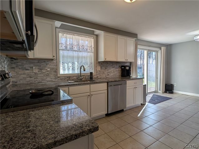 4741 New Hope South, Clay, NY 13090