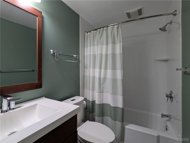 4741 New Hope South, Clay, NY 13090