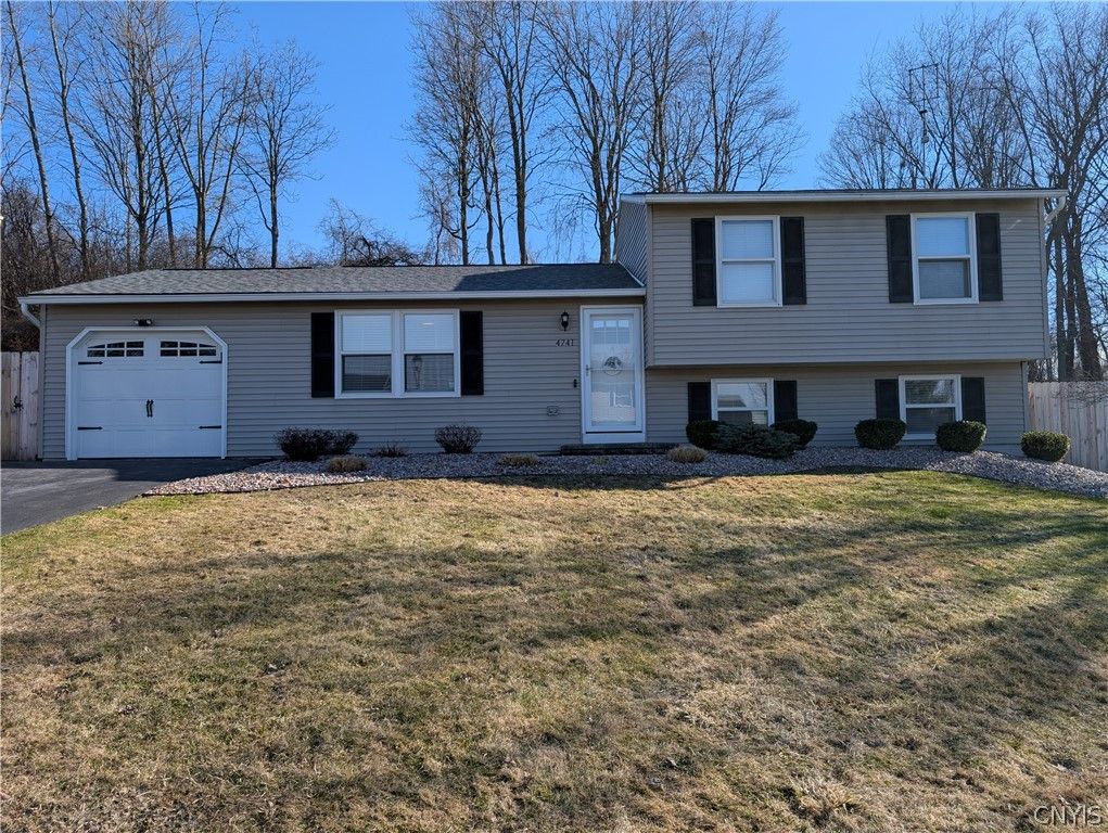 4741 New Hope South, Clay, NY 13090