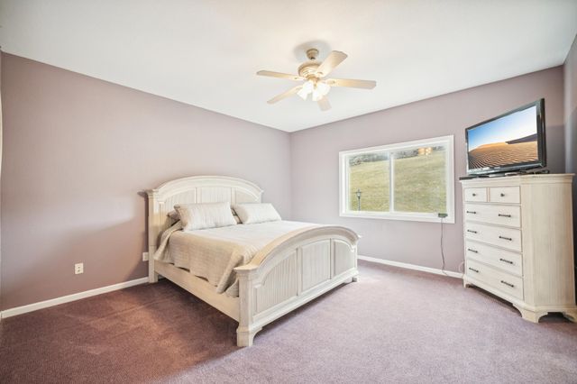 816 Southern Woods Place SW, Rochester, MN 55902