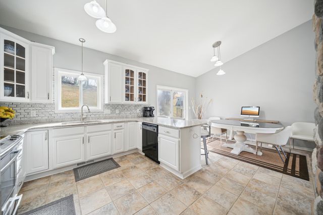 816 Southern Woods Place SW, Rochester, MN 55902