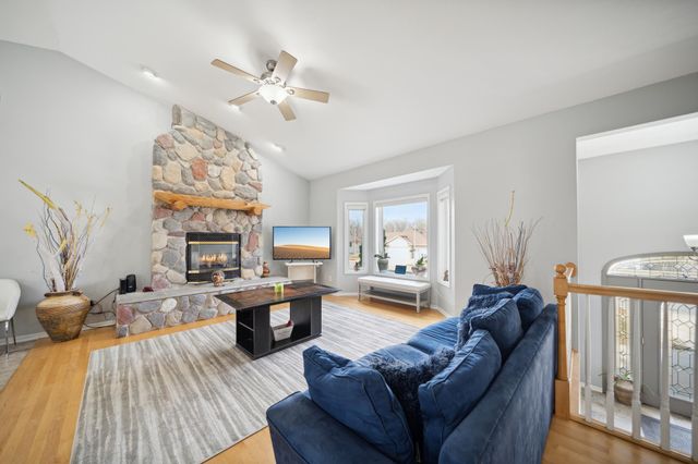 816 Southern Woods Place SW, Rochester, MN 55902