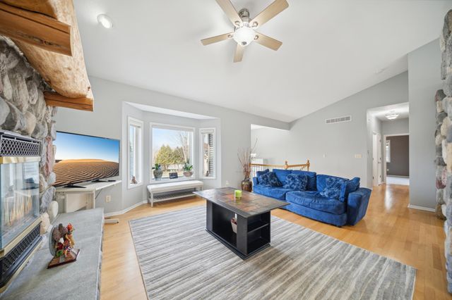 816 Southern Woods Place SW, Rochester, MN 55902