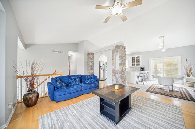 816 Southern Woods Place SW, Rochester, MN 55902