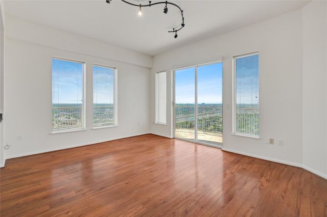 3505 Sage Road 2402, Houston, TX 77056