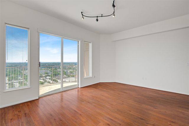 3505 Sage Road 2402, Houston, TX 77056