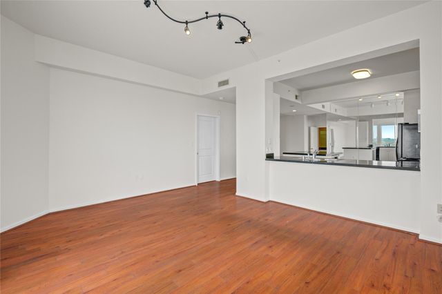 3505 Sage Road 2402, Houston, TX 77056