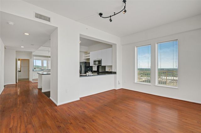 3505 Sage Road 2402, Houston, TX 77056