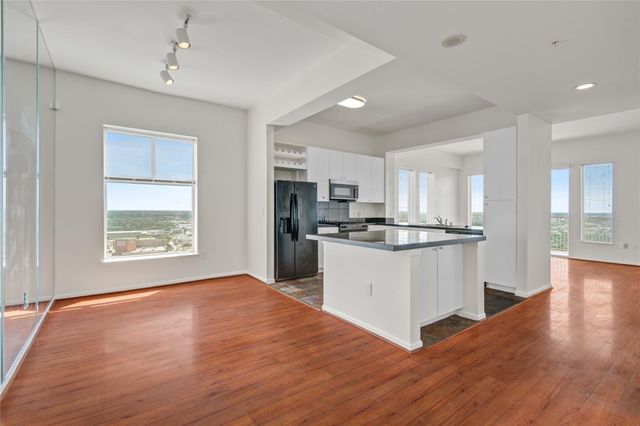 3505 Sage Road 2402, Houston, TX 77056