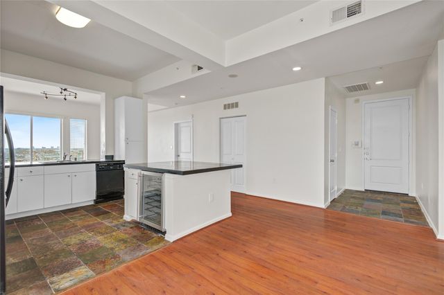 3505 Sage Road 2402, Houston, TX 77056