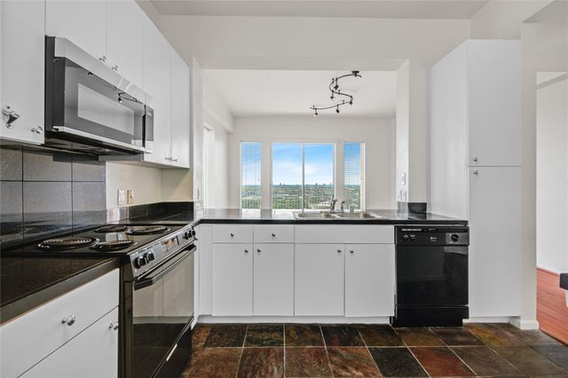 3505 Sage Road 2402, Houston, TX 77056