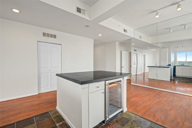 3505 Sage Road 2402, Houston, TX 77056