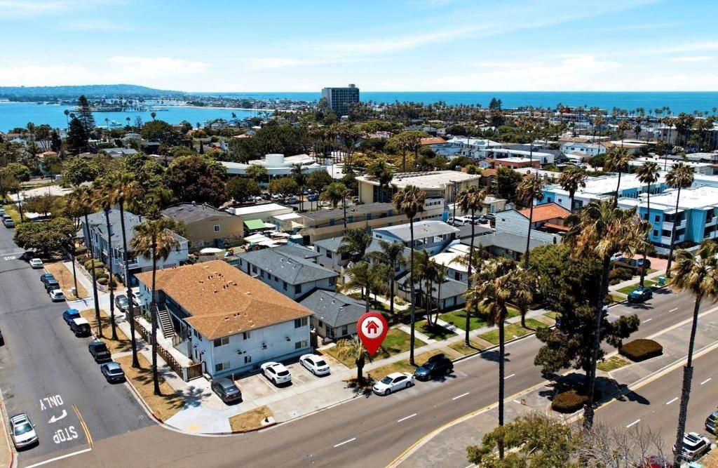 Image 1 of property listing at 1065-1071 Grand Ave, San Diego, CA 92109