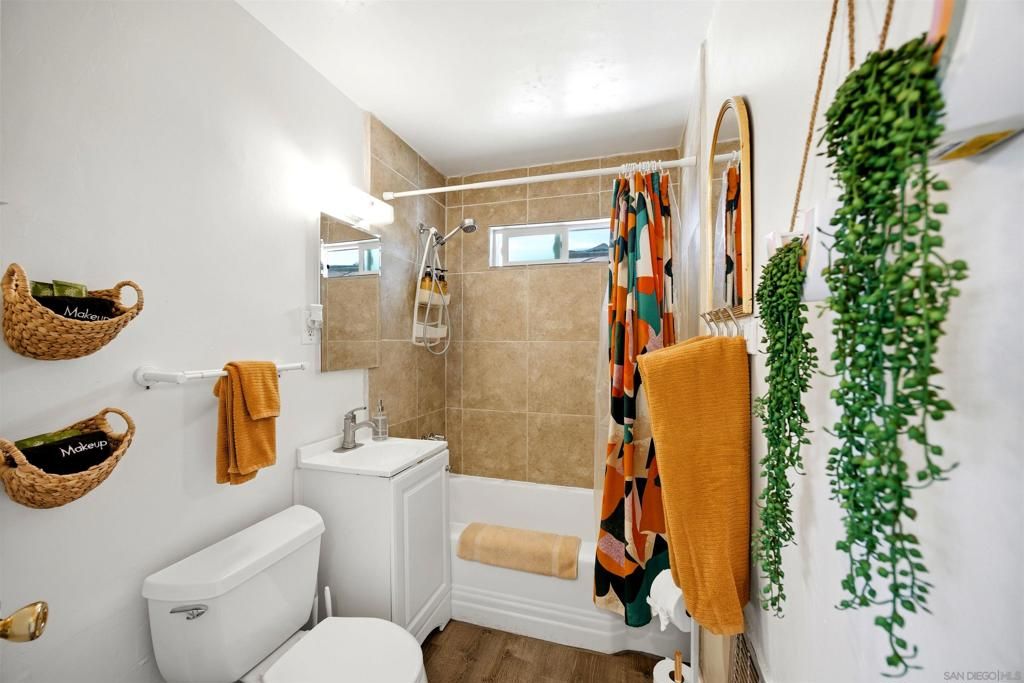 Image 14 of property listing at 1065-1071 Grand Ave, San Diego, CA 92109