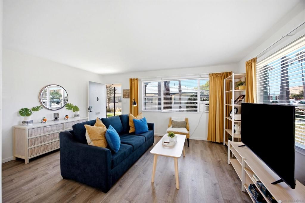 Image 5 of property listing at 1065-1071 Grand Ave, San Diego, CA 92109