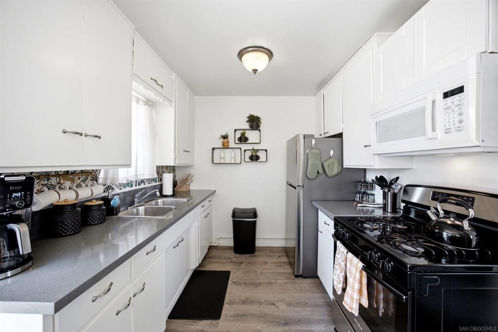 Image 9 of property listing at 1065-1071 Grand Ave, San Diego, CA 92109