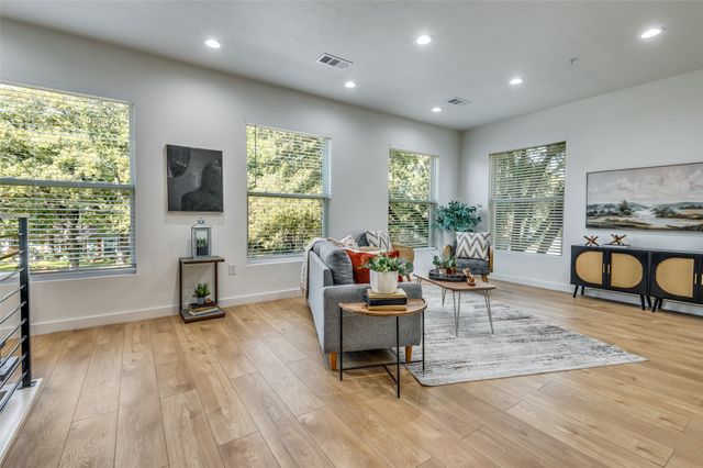 504 S Oconnor Road, Irving, TX 75060