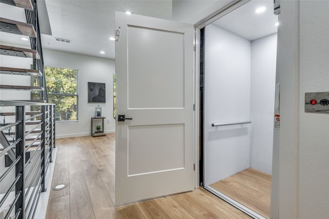 504 S Oconnor Road, Irving, TX 75060