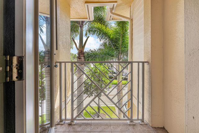 7217 Oxford Court, Palm Beach Gardens, FL 33418