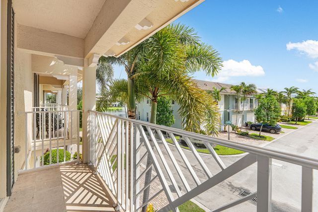 7217 Oxford Court, Palm Beach Gardens, FL 33418