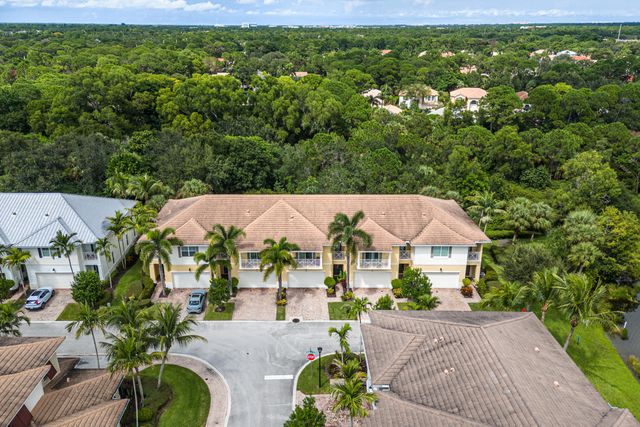 7217 Oxford Court, Palm Beach Gardens, FL 33418