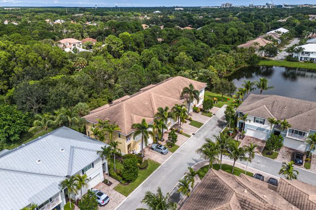 7217 Oxford Court, Palm Beach Gardens, FL 33418