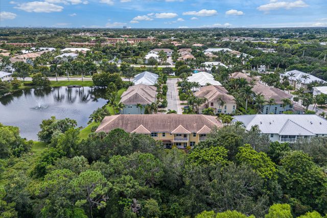 7217 Oxford Court, Palm Beach Gardens, FL 33418