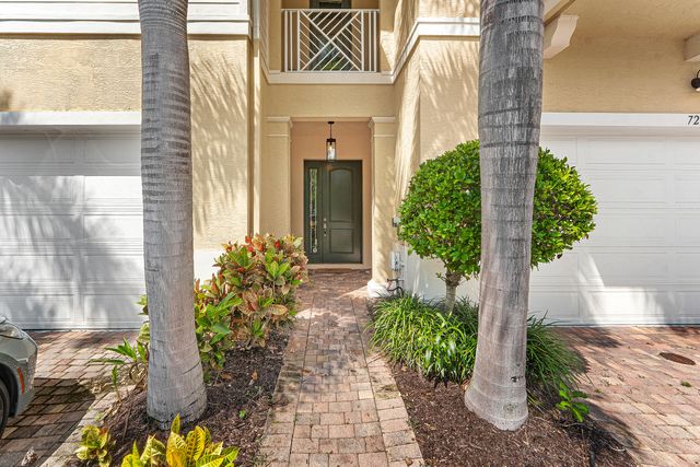 7217 Oxford Court, Palm Beach Gardens, FL 33418